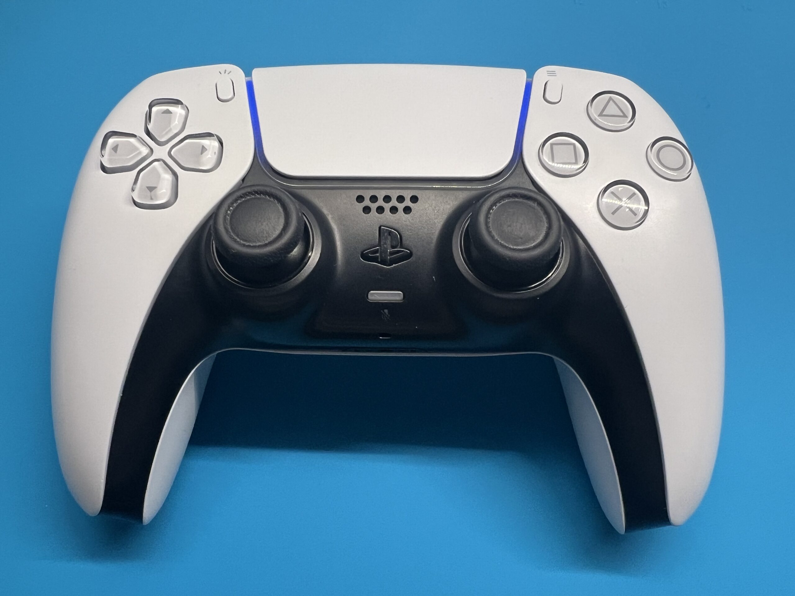 nettoyage des pistes carbone du joystick d’une manette PS5